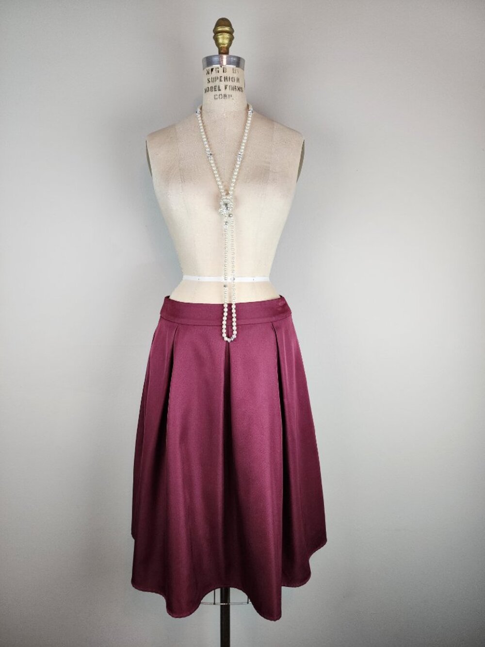 Vintage Style Box Pleated Midi Full A Line Skirt in Burgundy * Size 8
